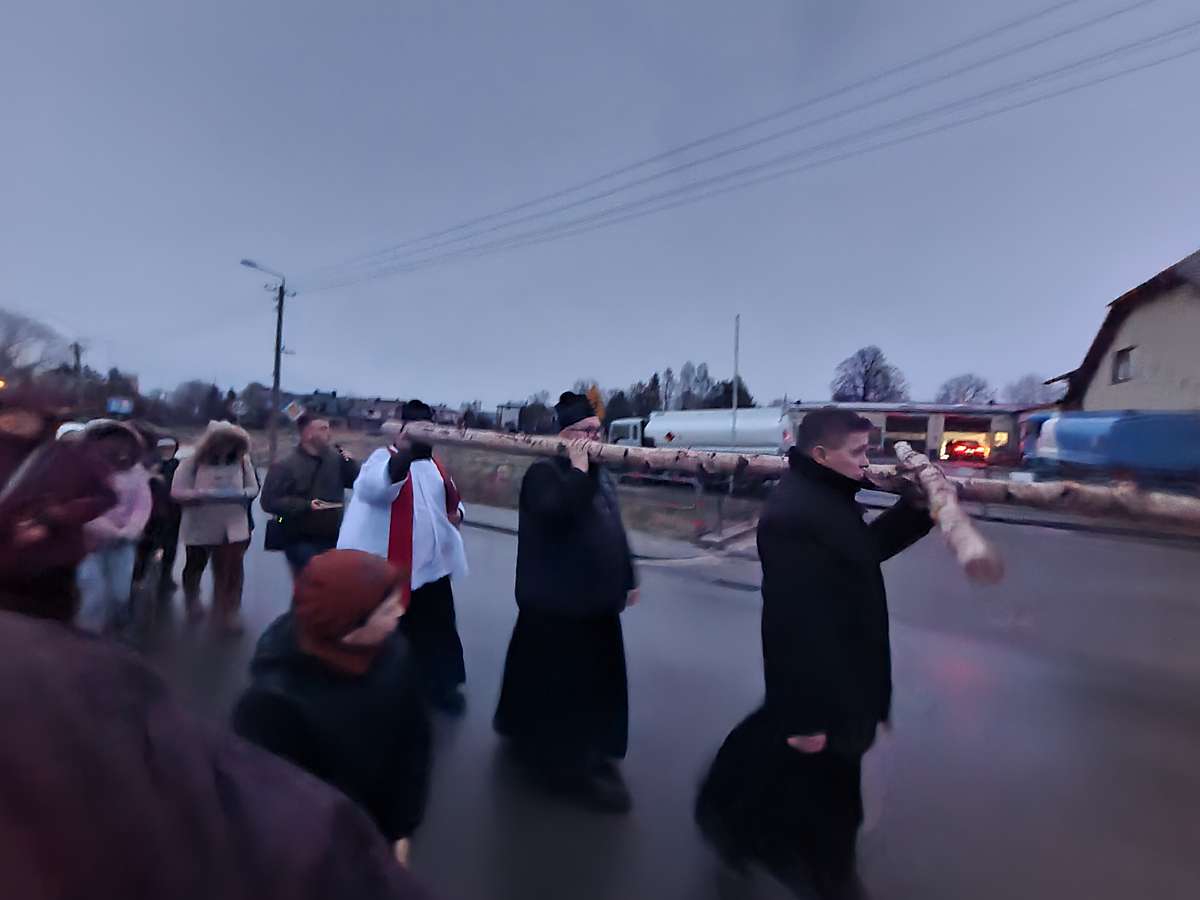 Read more about the article Droga krzyżowa do Chodowa