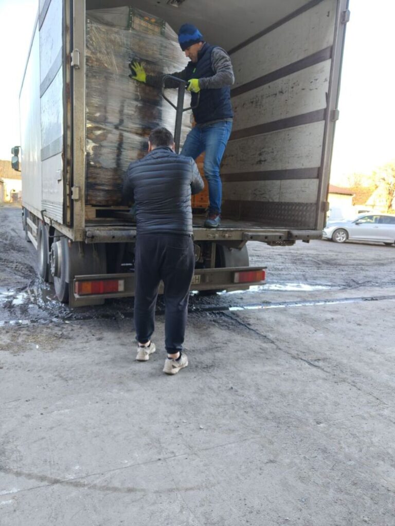 Zbiórka warzyw dla powodzian